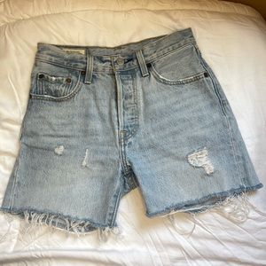 LIGHT BLUE 501 LEVIS DENIM SHORT SZ 25
